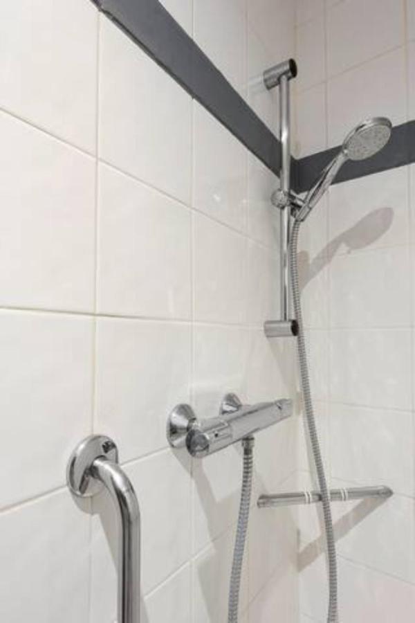 איל-סור-לה-סורג La Tour 1 Appartement Au Coeur Du Centre Ville מראה חיצוני תמונה