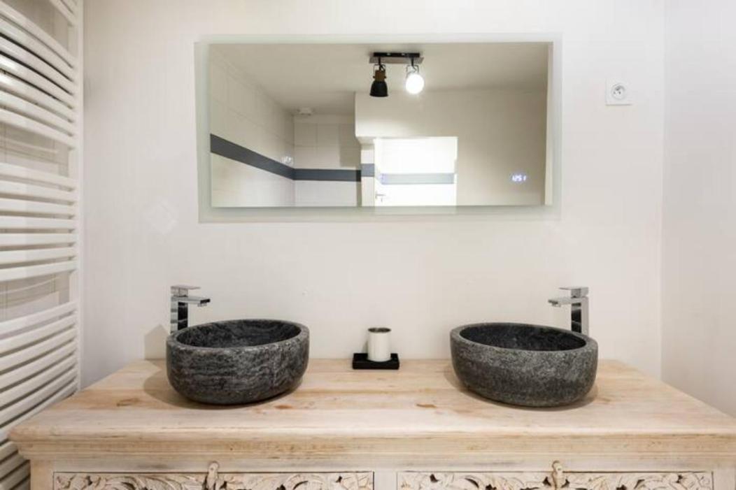 איל-סור-לה-סורג La Tour 1 Appartement Au Coeur Du Centre Ville מראה חיצוני תמונה