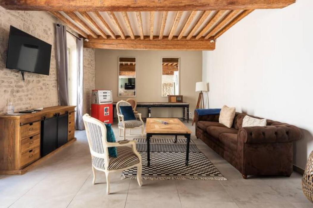איל-סור-לה-סורג La Tour 1 Appartement Au Coeur Du Centre Ville מראה חיצוני תמונה