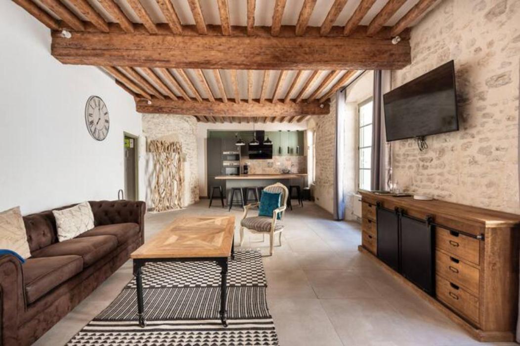 איל-סור-לה-סורג La Tour 1 Appartement Au Coeur Du Centre Ville מראה חיצוני תמונה