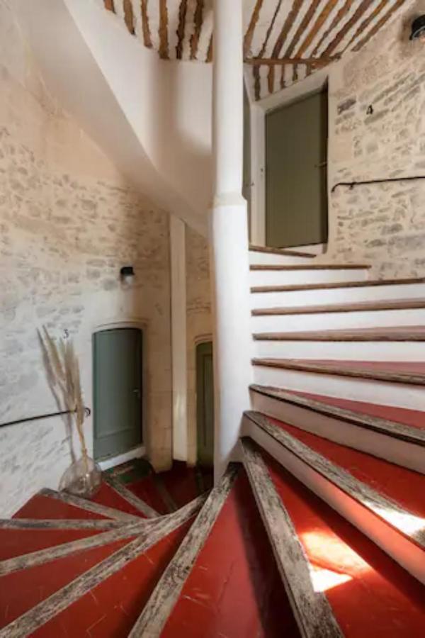 איל-סור-לה-סורג La Tour 1 Appartement Au Coeur Du Centre Ville מראה חיצוני תמונה